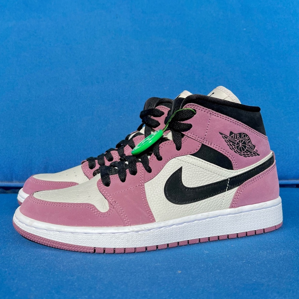 Nike Air Jordan 1 Mid SE “Light Mulberry” Pink/White/Black Sneakers DC7267-500